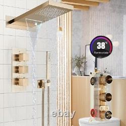 Ensemble de douche de salle de bain encastré thermostatique avec tête de pluie en cascade et robinet mélangeur doré.