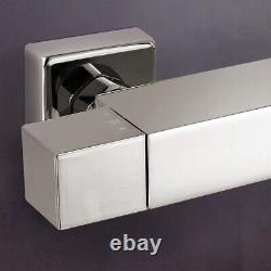 Ensemble de douche thermostatique exposé avec mitigeur carré, pommeau double et barre de fixation Turner